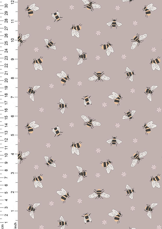 Lewis & Irene - Queen Bee A503.2 - Bees on warm beige